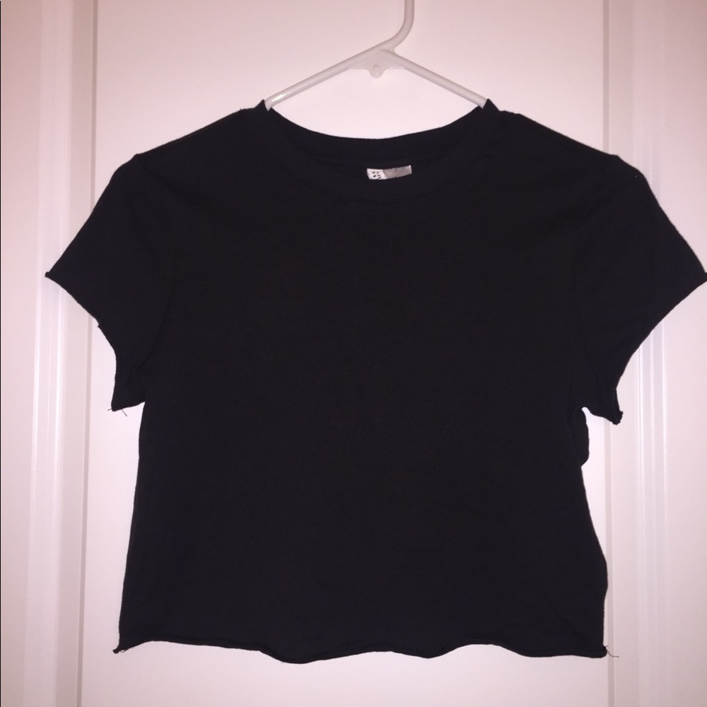 h&m cropped black tshirt